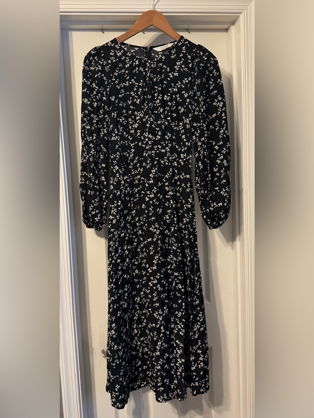 Black Floral Long Sleeve Midi Dress - fitted to hip and front knee slit